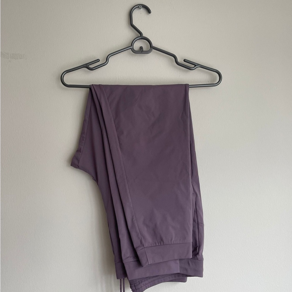 Uniqlo Joggers, perfect for weekend activities, nice colour for the fall.